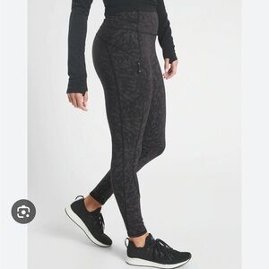 Athleta Printed Rainier Tight. Size Small